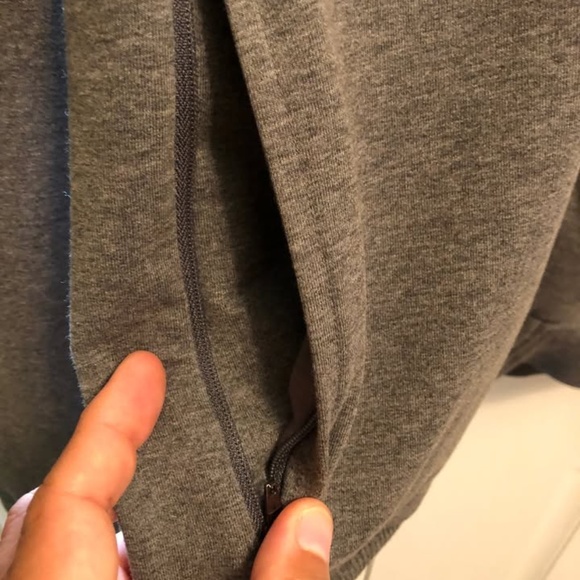 Lululemon men's xl jacket, totally stylish - Picture 3 of 4